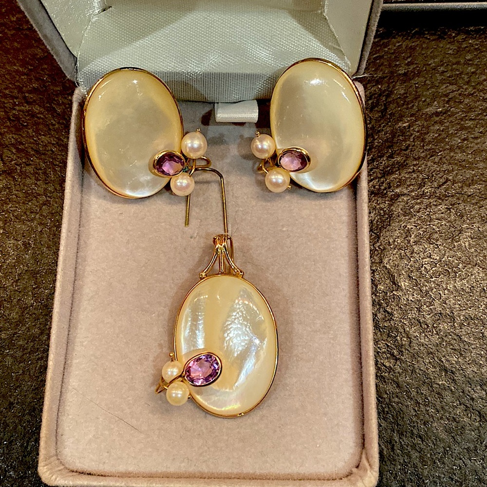 Vintage 14k Mother of pearl earrings and pendant set